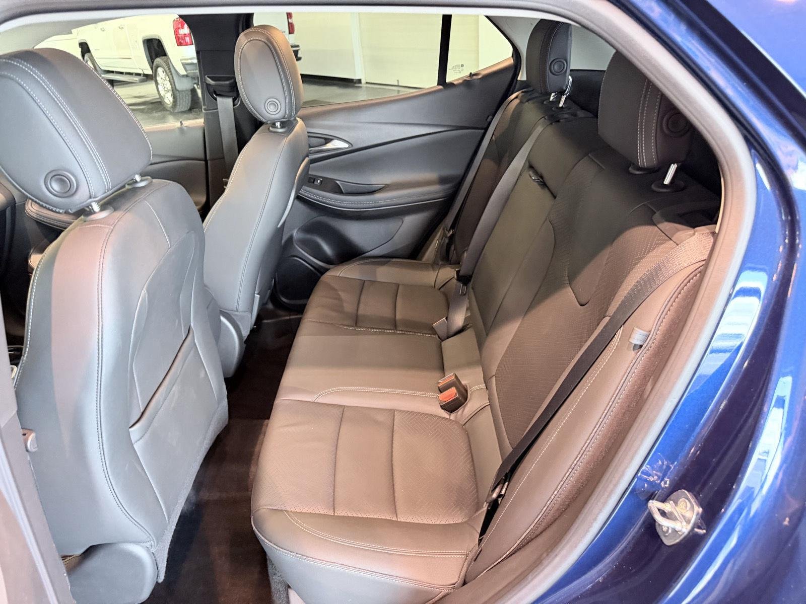 Used 2023 Sapphire Metallic Buick Essence image 23