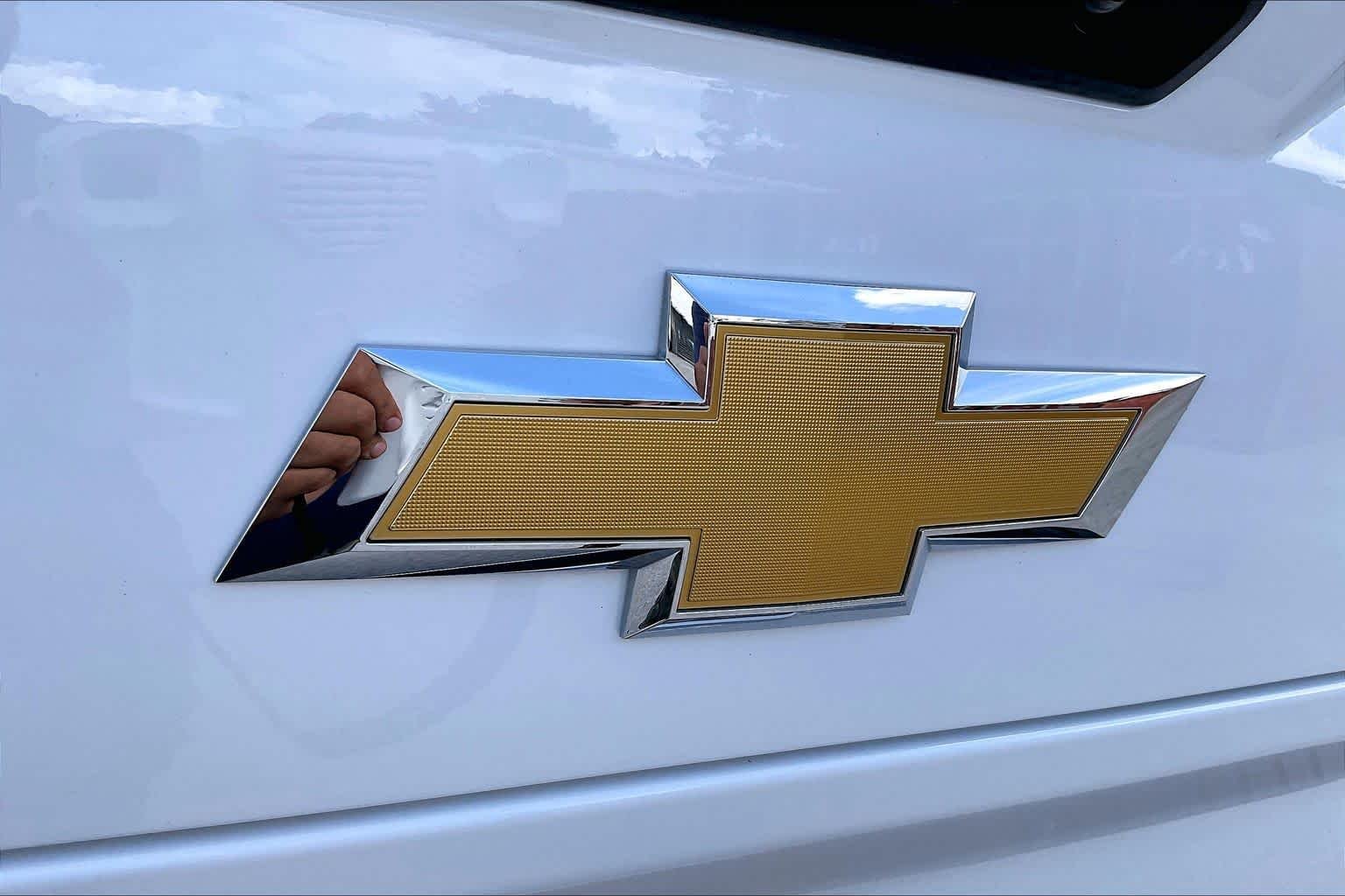 Used 2023 Summit White Chevrolet LT image 30