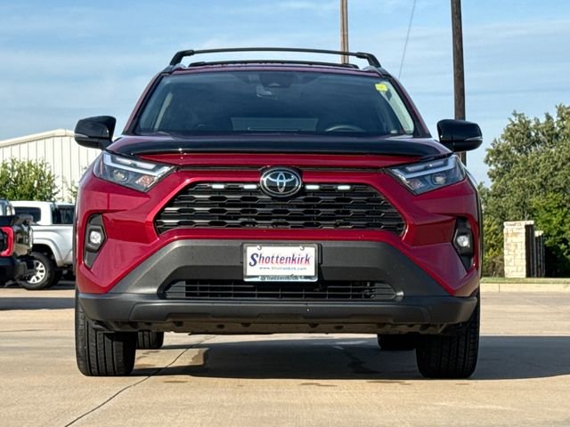 Used 2025  Toyota XLE Premium image 2