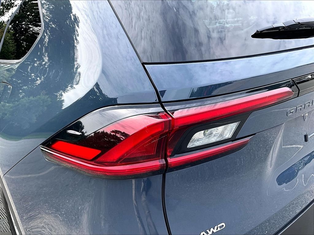 Used 2025 White Toyota XLE image 35