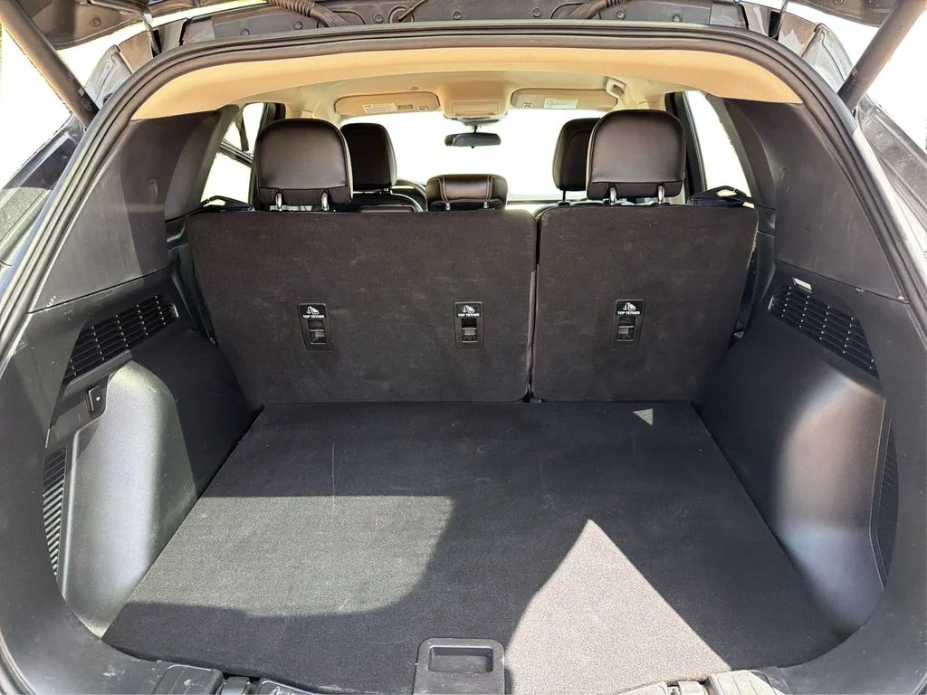 Used 2020 Magnetic Metallic Ford SEL image 13