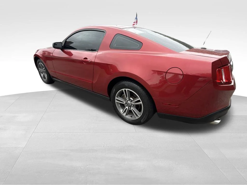 Used 2012 Red Ford V6 Premium image 3