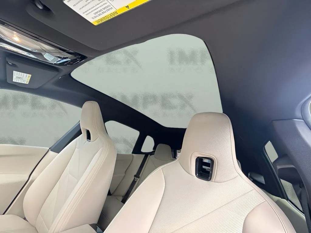 Used 2024 Gray BMW xDrive50 image 6