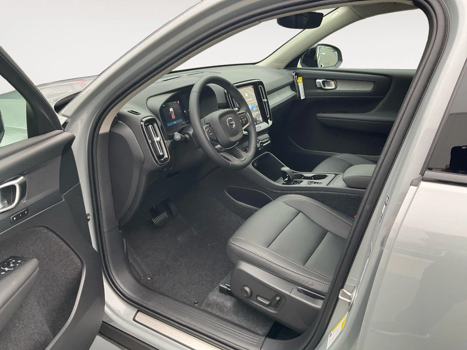 New 2026 Vapour Grey Metallic Volvo Core image 9