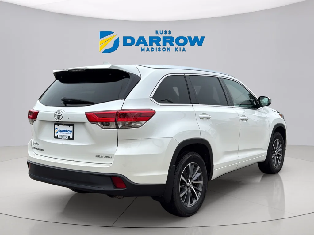Used 2017 Blizzard Pearl Toyota XLE image 5