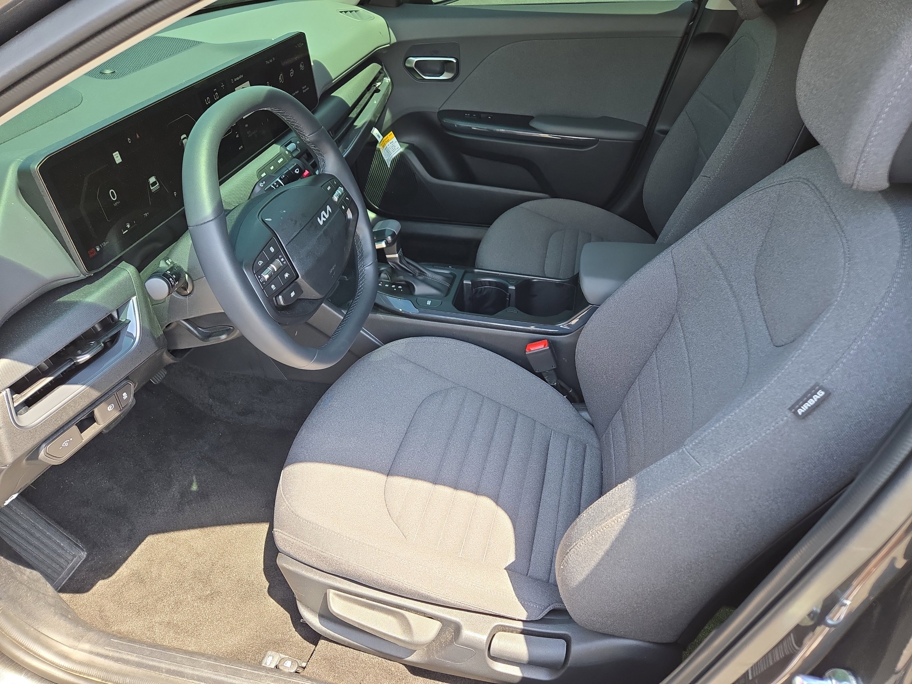 2025 Kia K4 EX - Photo 14