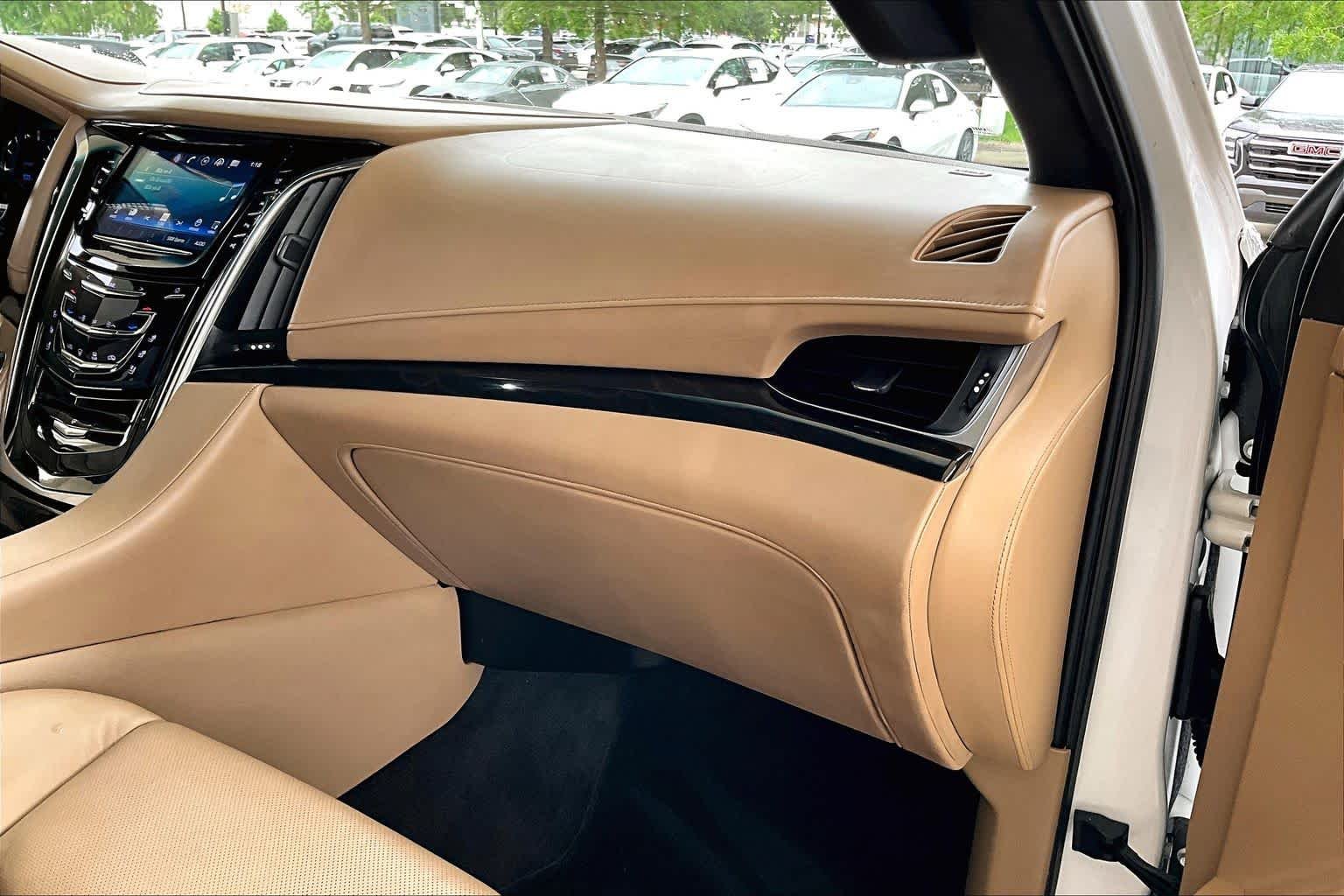 Used 2020 Crystal White Tricoat Cadillac Platinum image 16