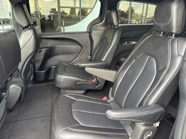 Used 2025 Blue Chrysler Select image 11