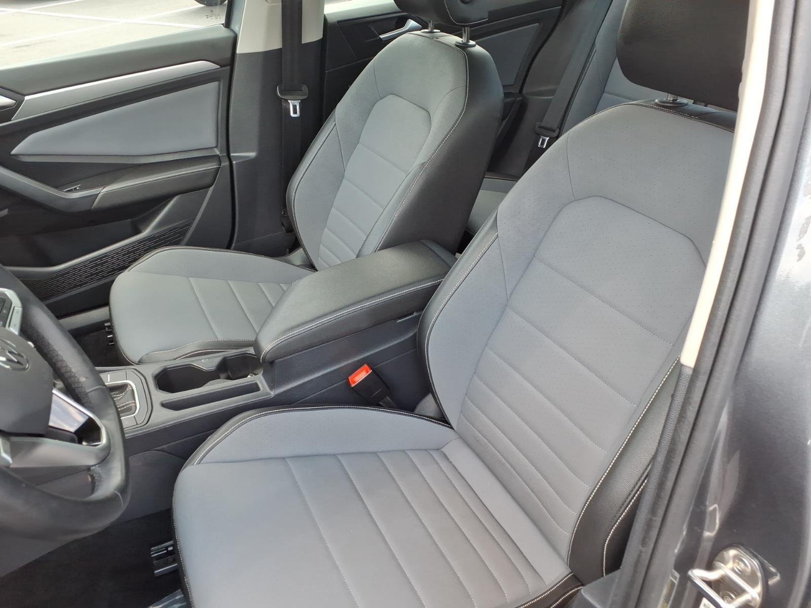 Used 2025  Volkswagen SE image 20