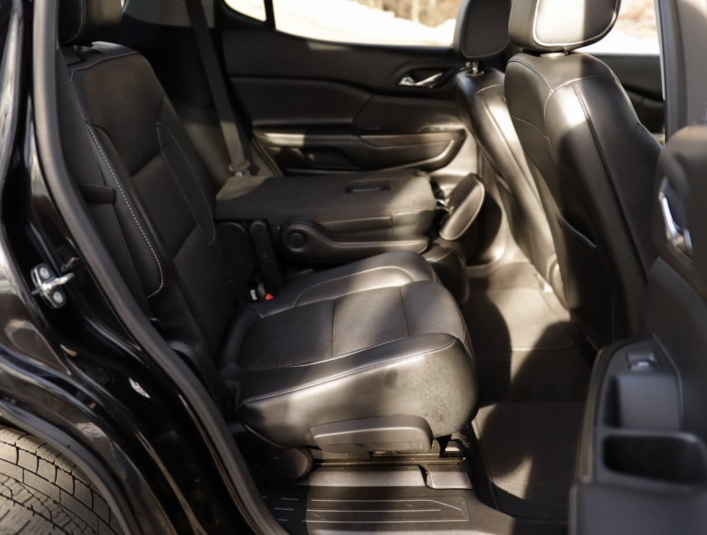 Used 2017 EBONY TWILIGHT METALLIC GMC SLT image 32