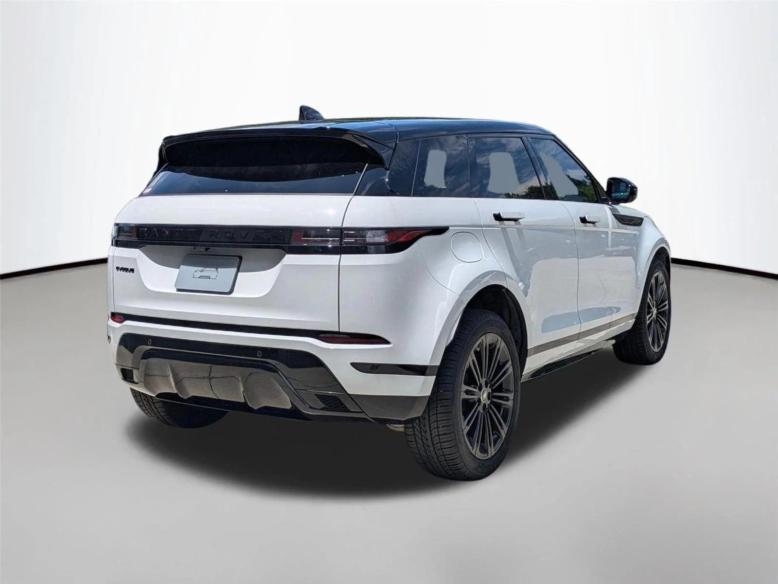 Used 2025 Fuji White Land Rover Dynamic SE image 4