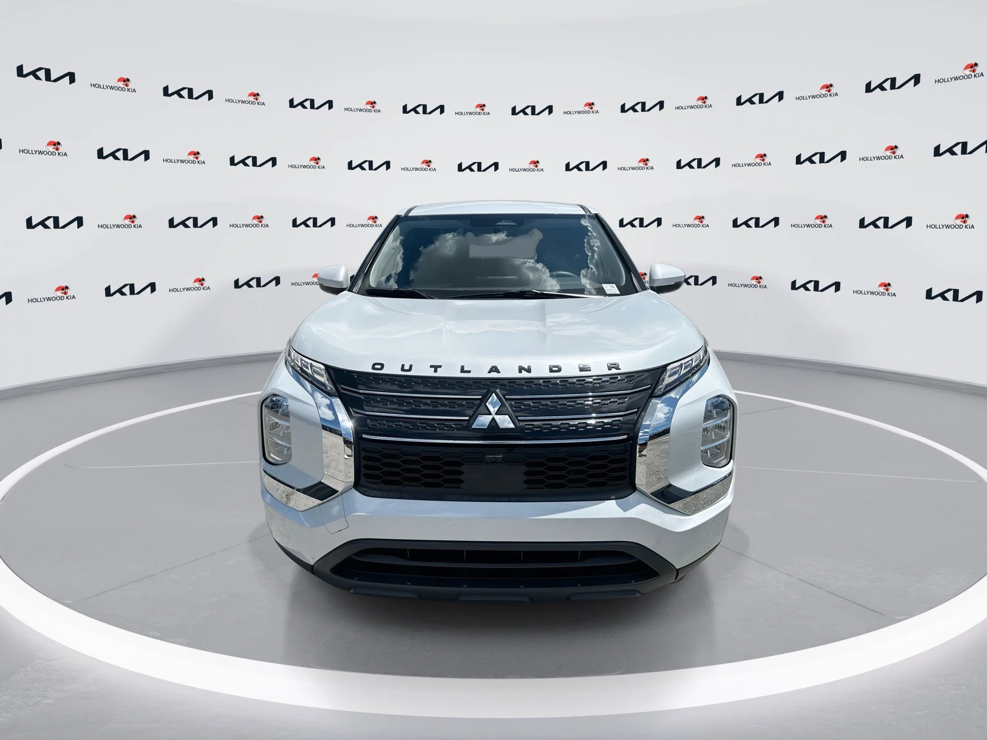 Used 2023 White Mitsubishi ES image 3