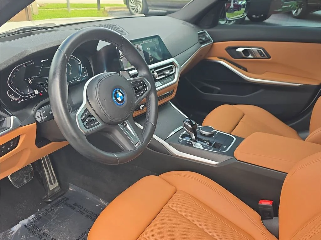 Used 2022 White BMW 330e xDrive image 18