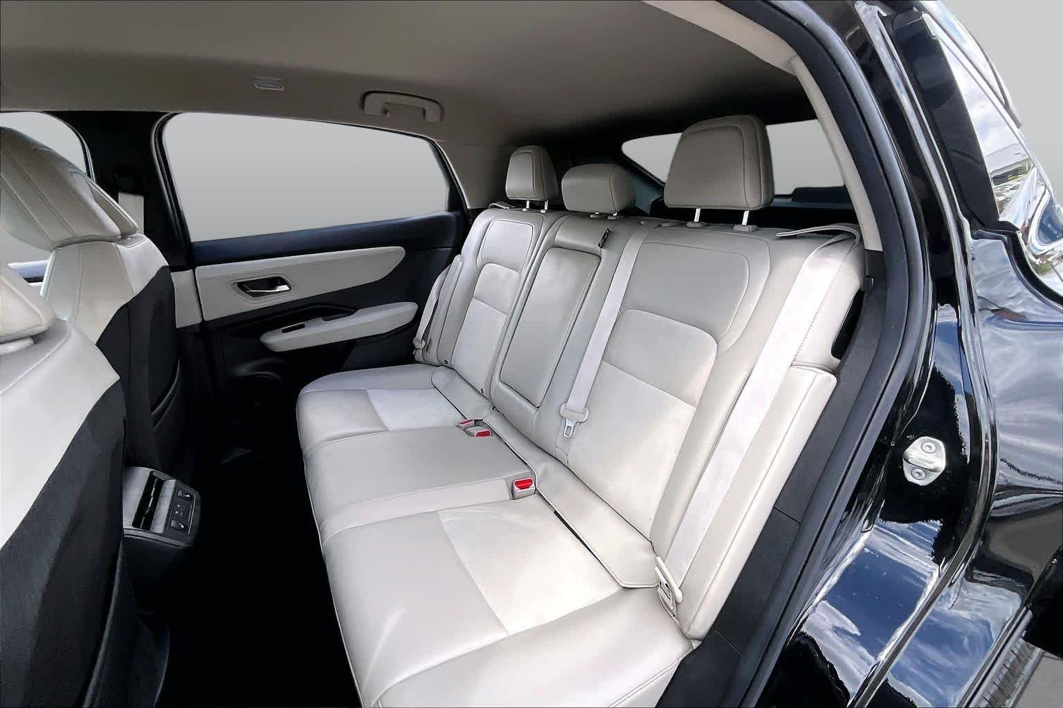 Used 2023 Black Diamond Pearl Nissan ENGAGE image 19