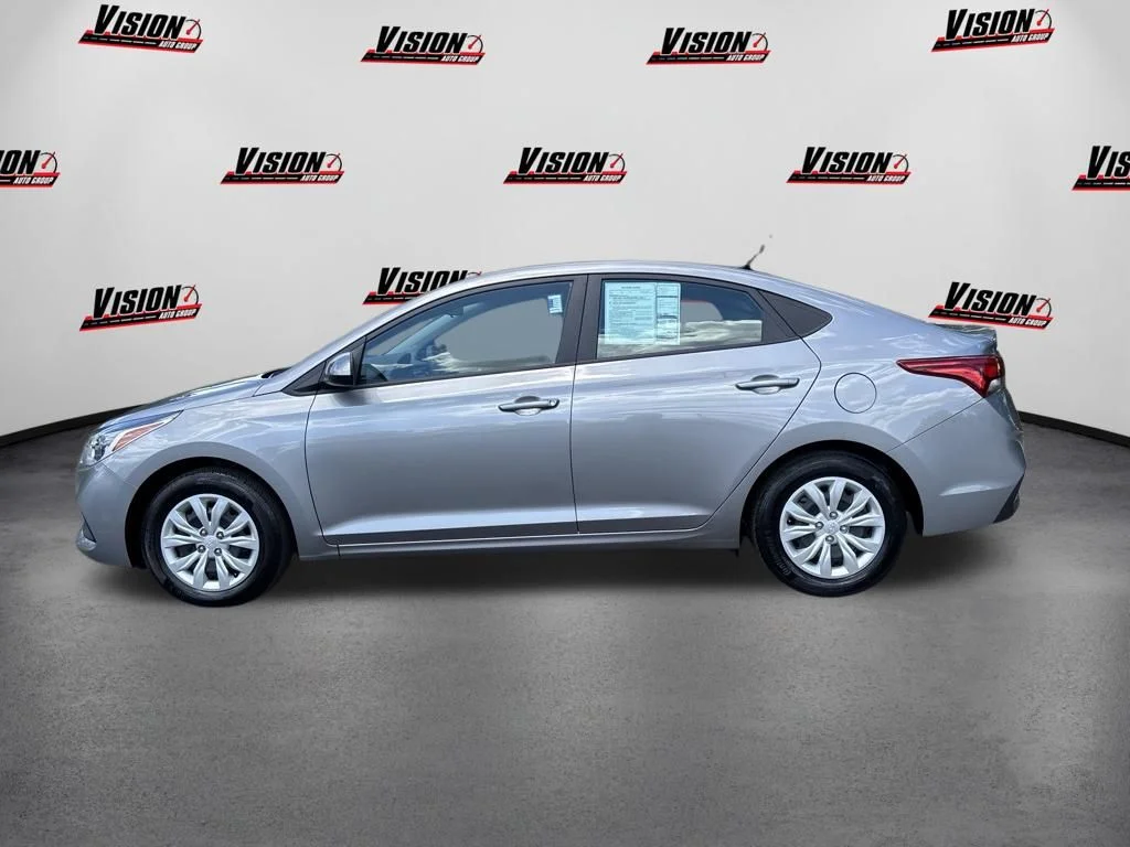 Used 2022 Gray Hyundai SE image 8
