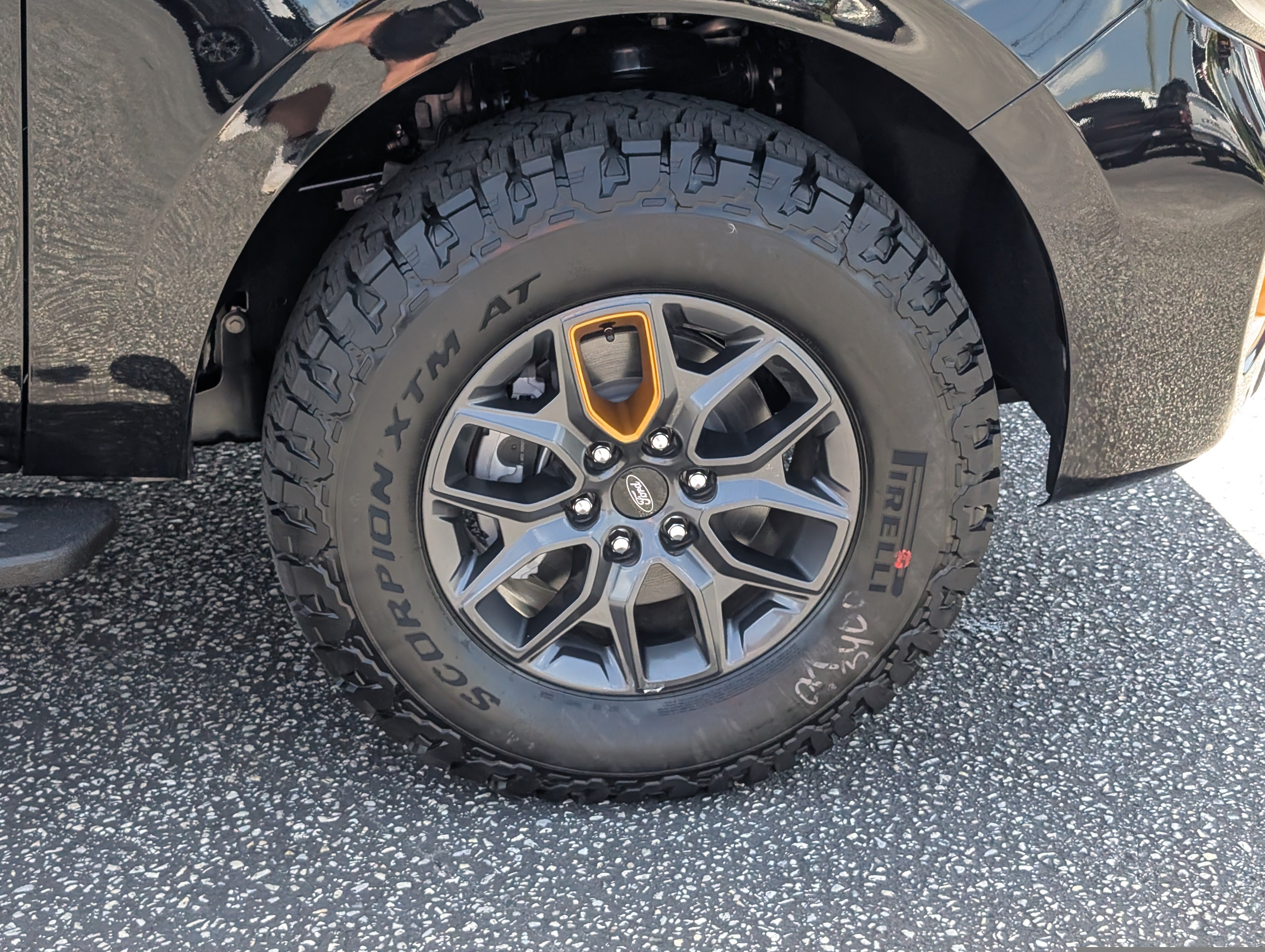 New 2027 Agate Black Metallic FORD Tremor® image 7