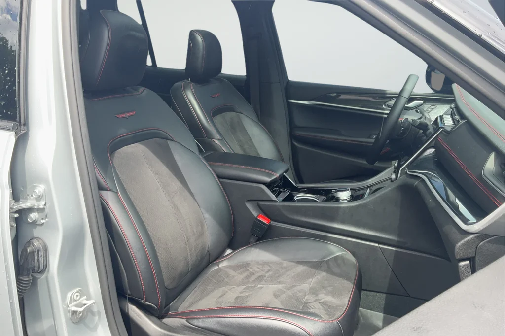 Used 2022 Silver Jeep Trailhawk image 20
