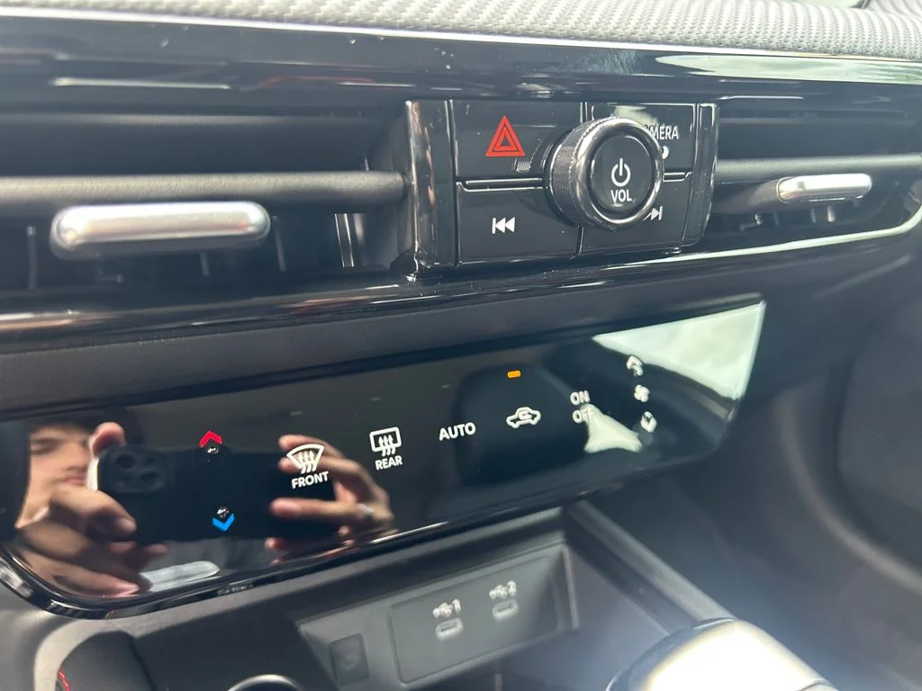 2026 Nissan KICKS SR - Photo 35