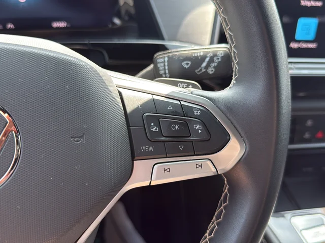 Used 2024 Gray Volkswagen 2.0T SE w/Technology image 17