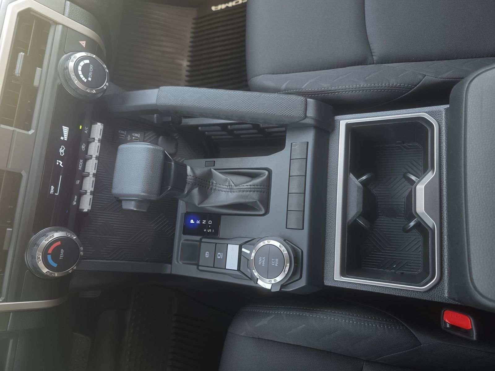 2025 Toyota Tacoma SR5 - Photo 25