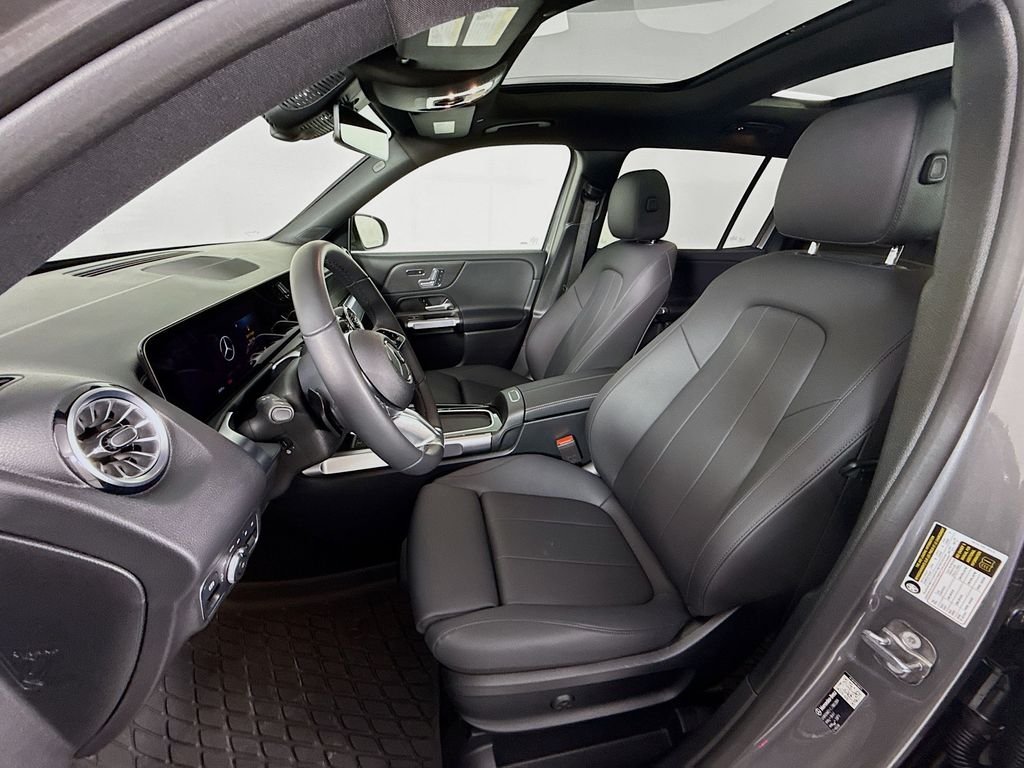 Used 2026 Gray Mercedes-Benz GLB 250 image 5