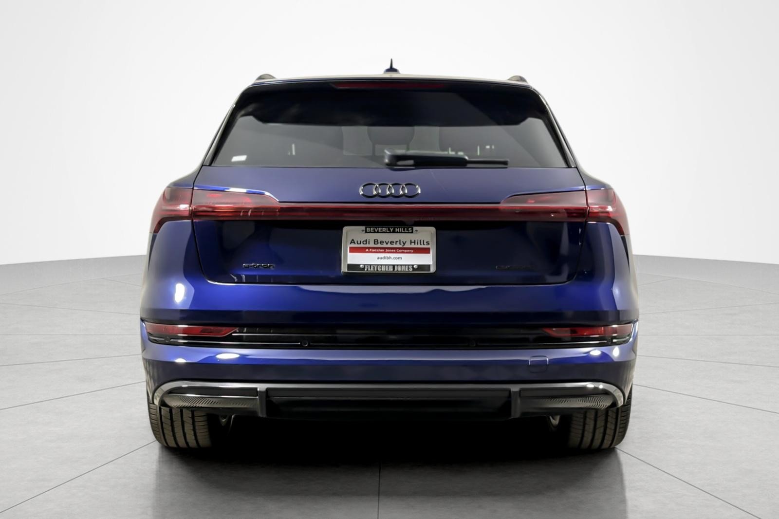Used 2022 Navarra Blue Metallic Audi Chronos quattro image 4