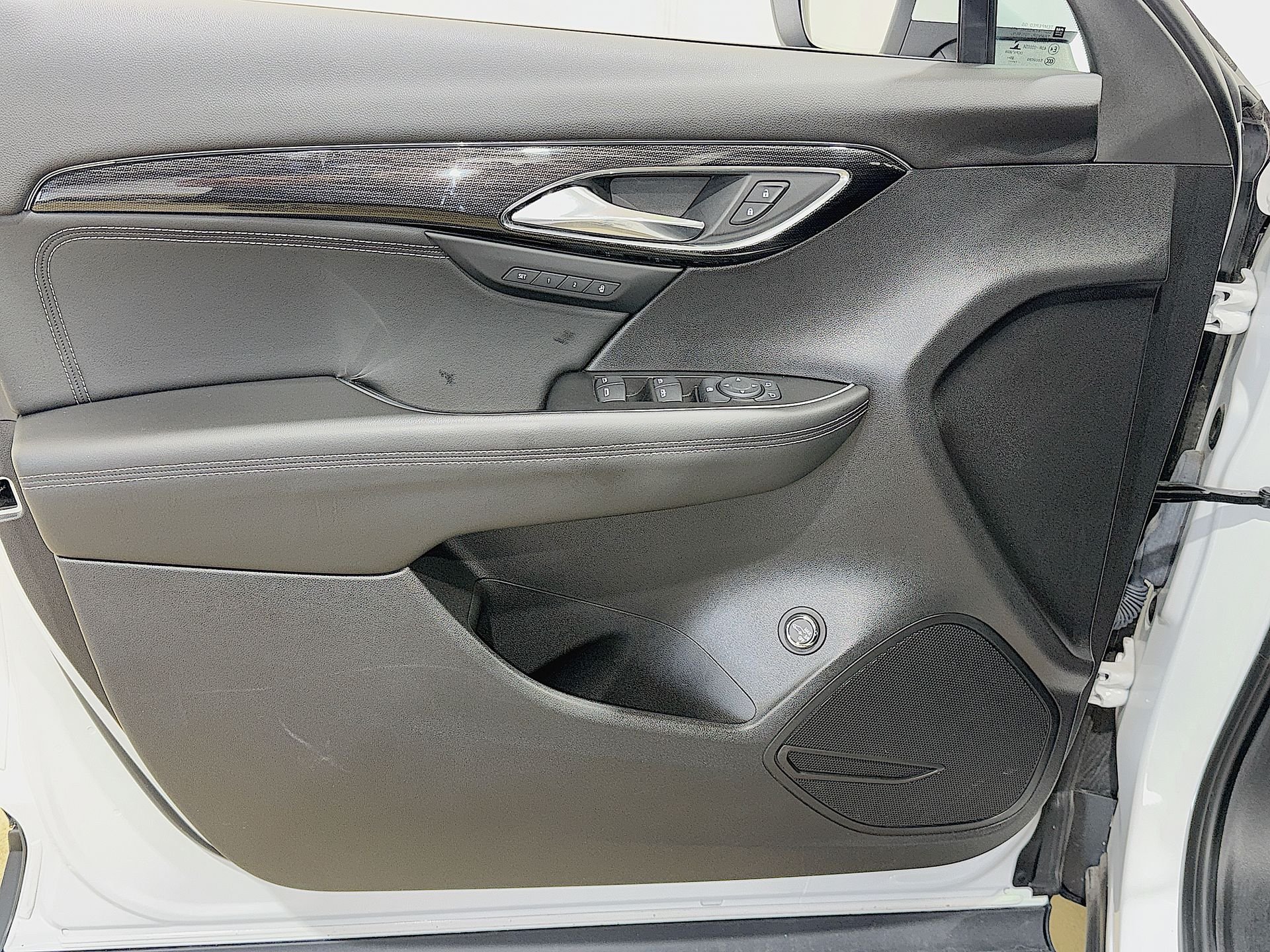 Used 2023 Summit White Buick Essence image 20