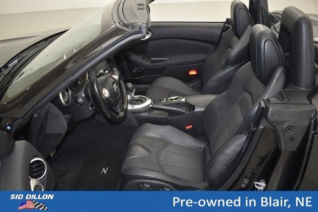 Used 2011 Magnetic Black Metallic Nissan Touring image 8