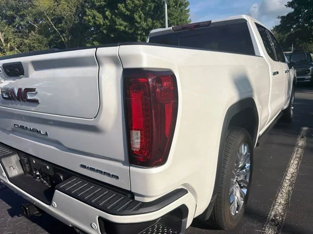 Used 2025 White Frost Tricoat GMC Denali image 9