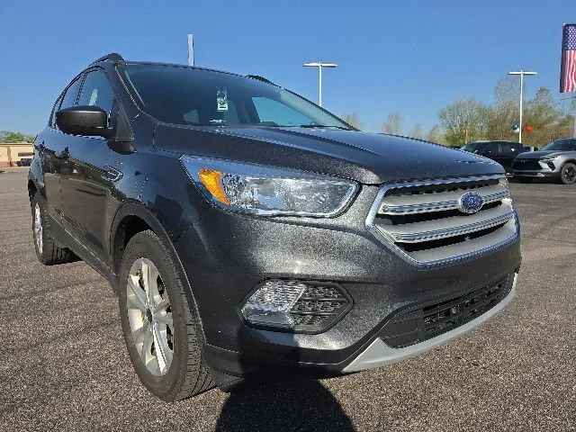 Used 2018 Ford Escape SE with VIN 1FMCU0GDXJUA89303 for sale in Milan, MI