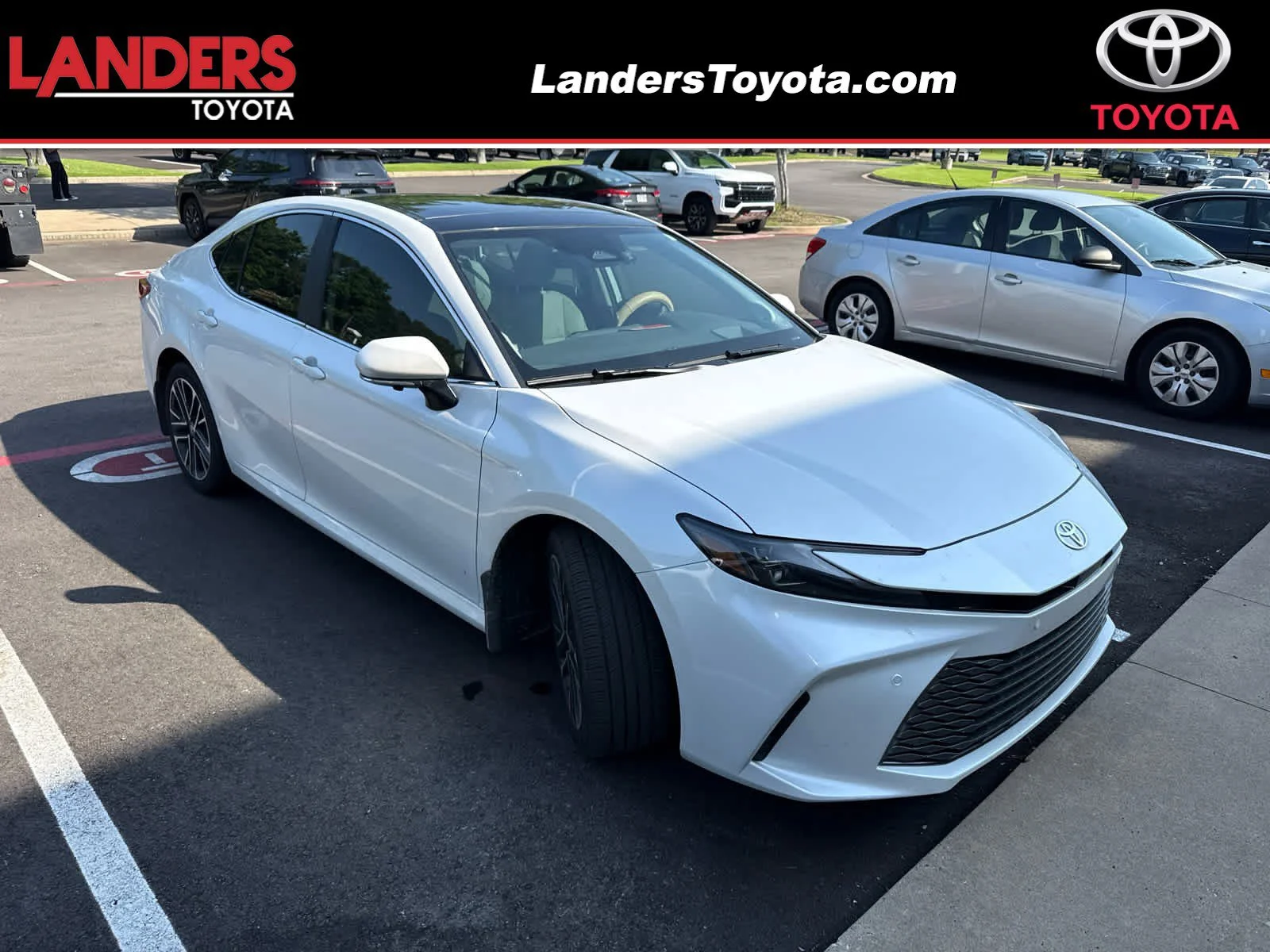 2025 Toyota Camry XLE Hybrid's photo