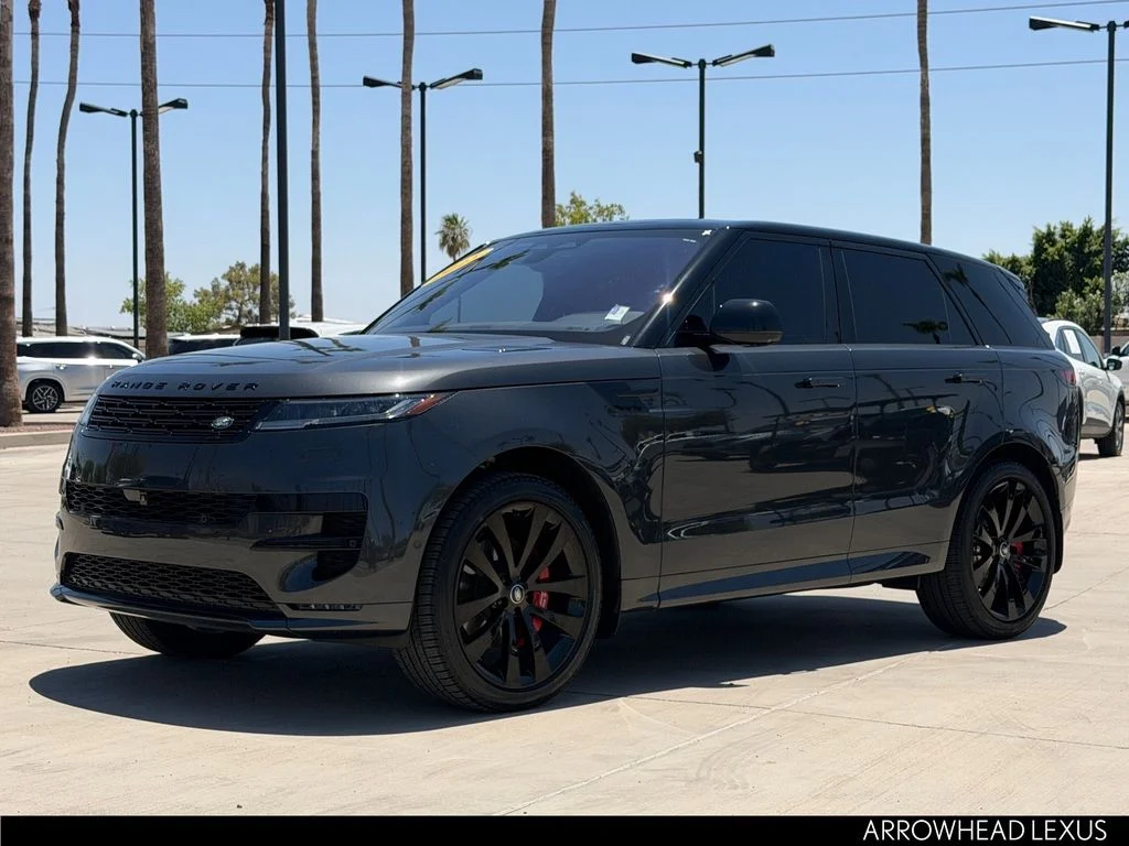 Used 2023 Gray Land Rover SE Dynamic image 2