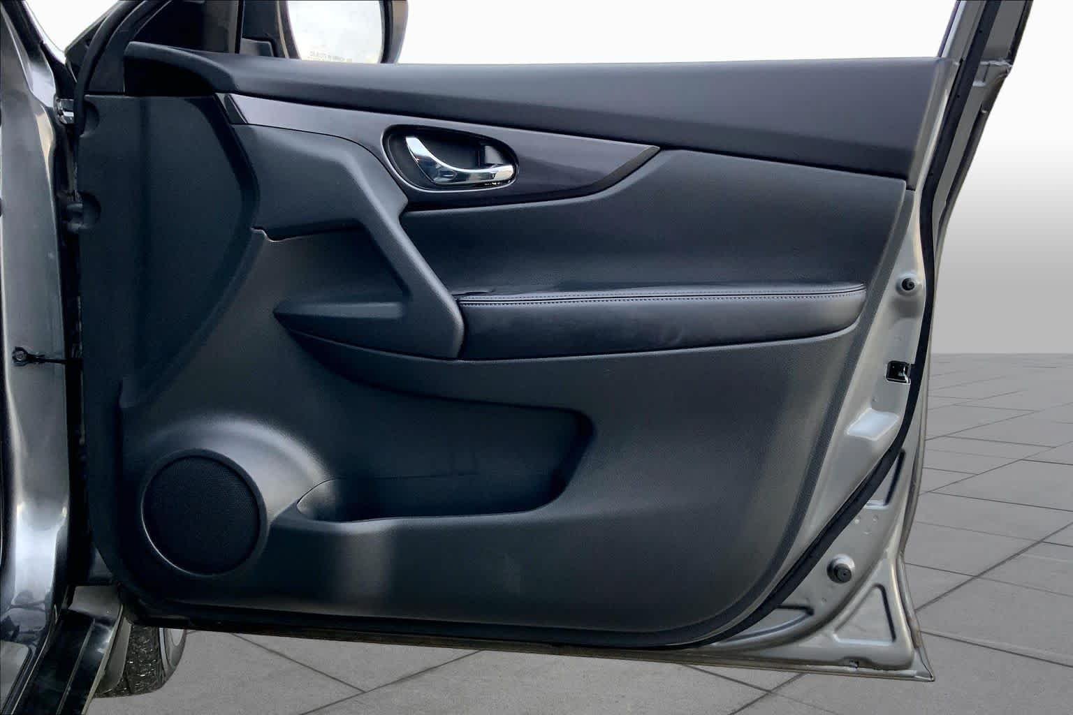 Used 2018 Gun Metallic Nissan SV image 22