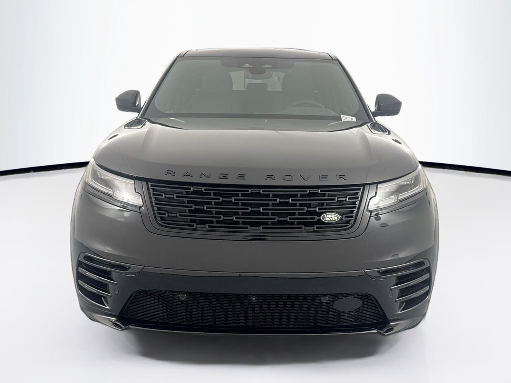 New 2026 Santorini Black Land Rover Dynamic SE image 2