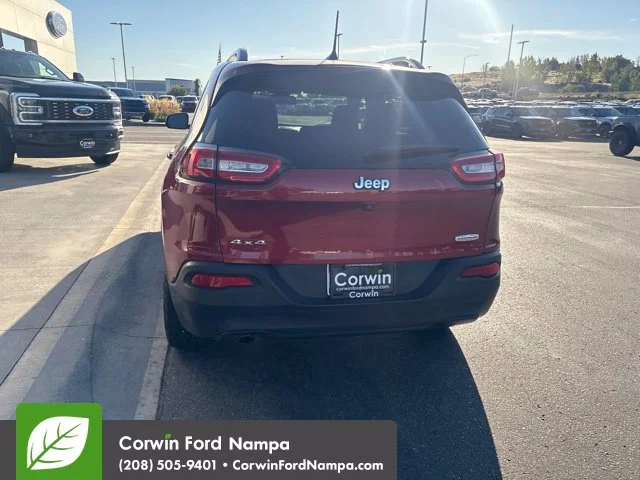 Used 2017 Red Jeep Latitude image 7