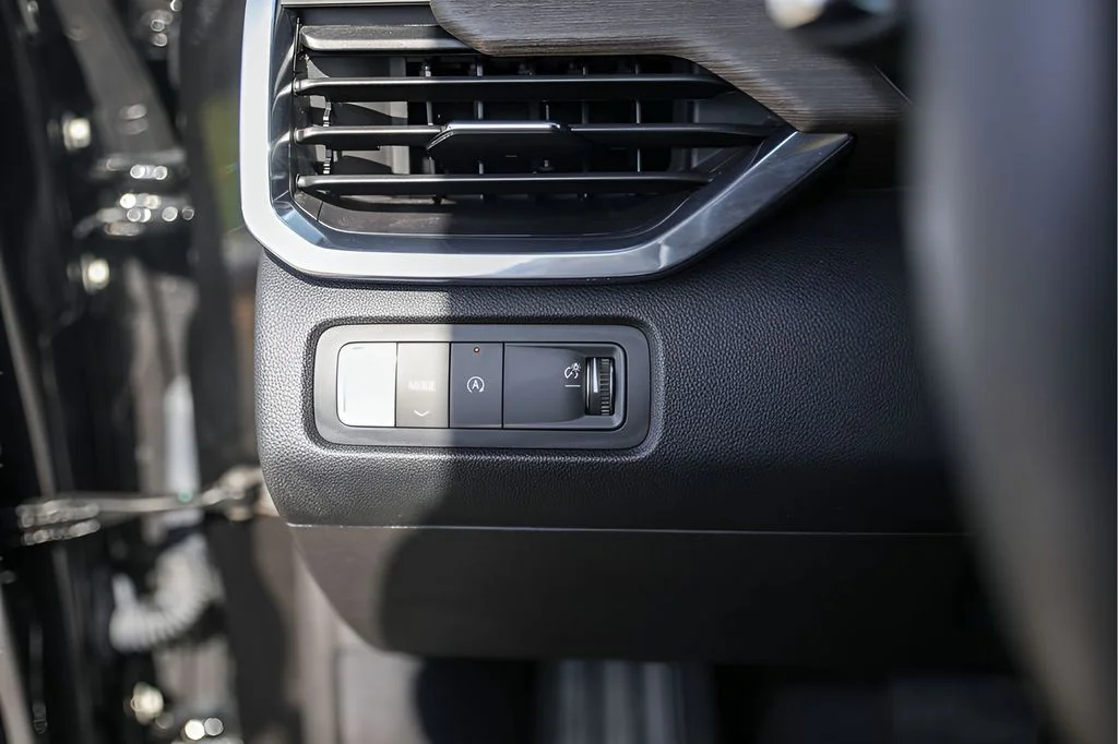 Used 2024 Black GMC Denali image 18