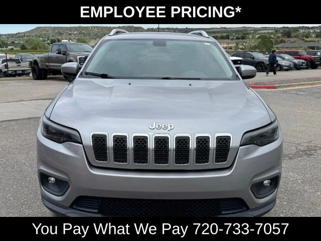 Used 2019 Silver Jeep Latitude image 10