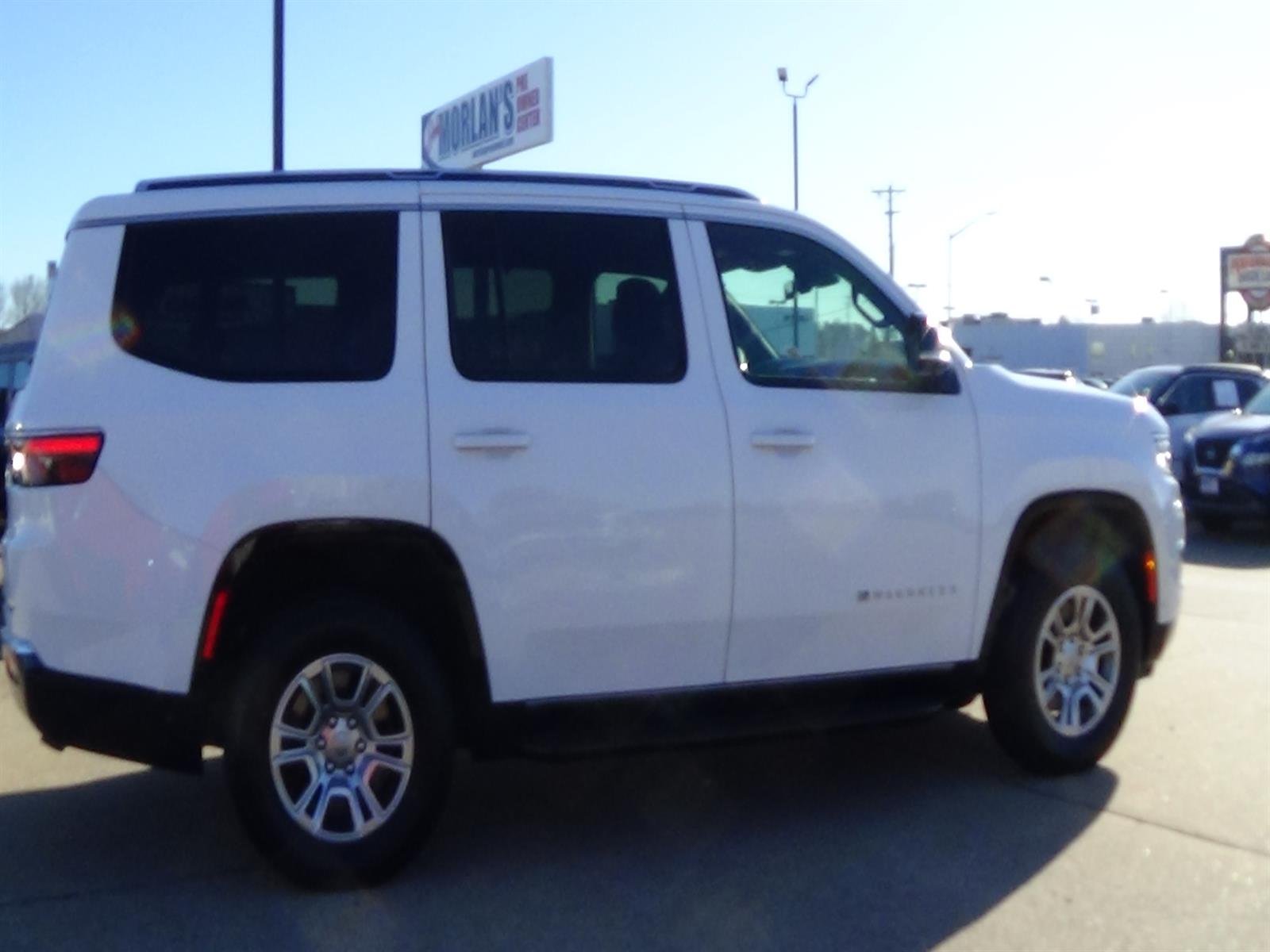 Used 2025 Bright White Clear Coat (pw7) Jeep Series II image 5