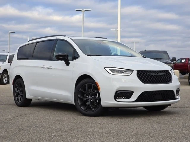 New 2026 Bright White Clearcoat Chrysler Limited image 2