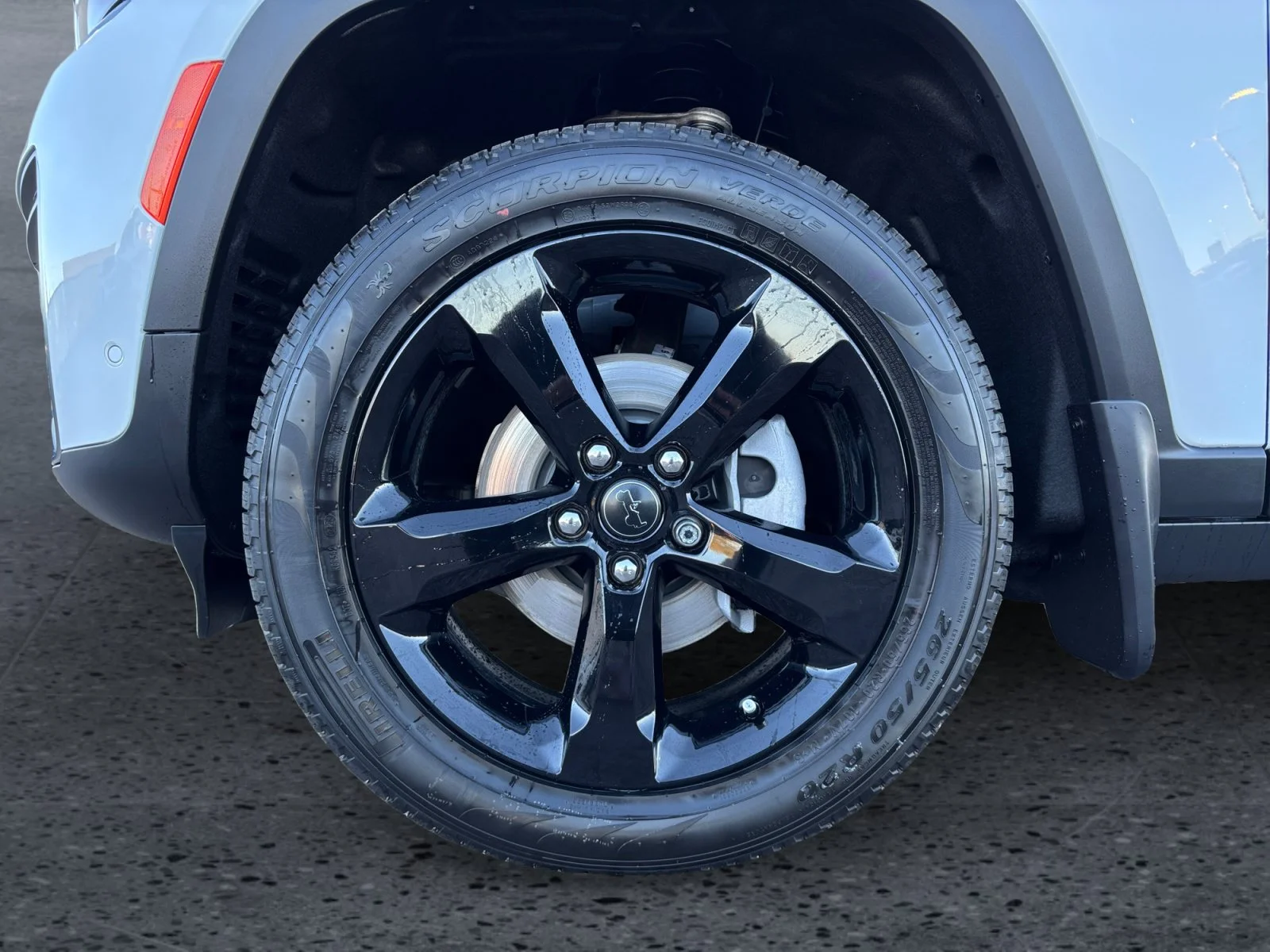 New 2027 BRIGHT WHITE Jeep Limited image 9