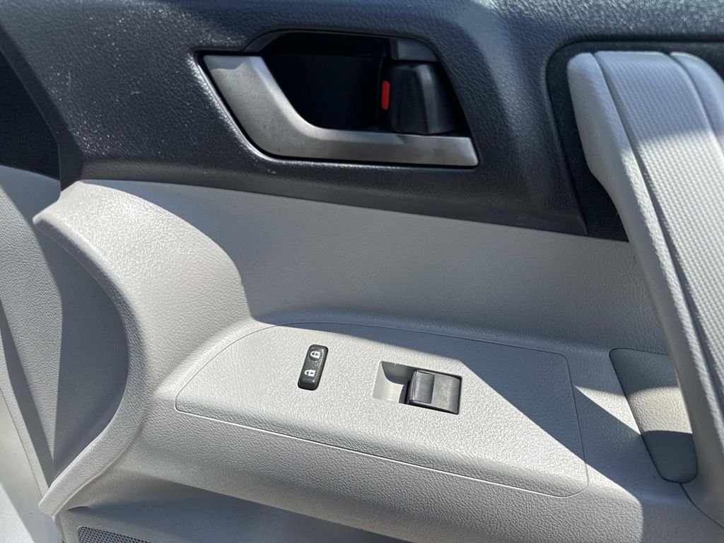 Used 2011 Silver Toyota Base image 14