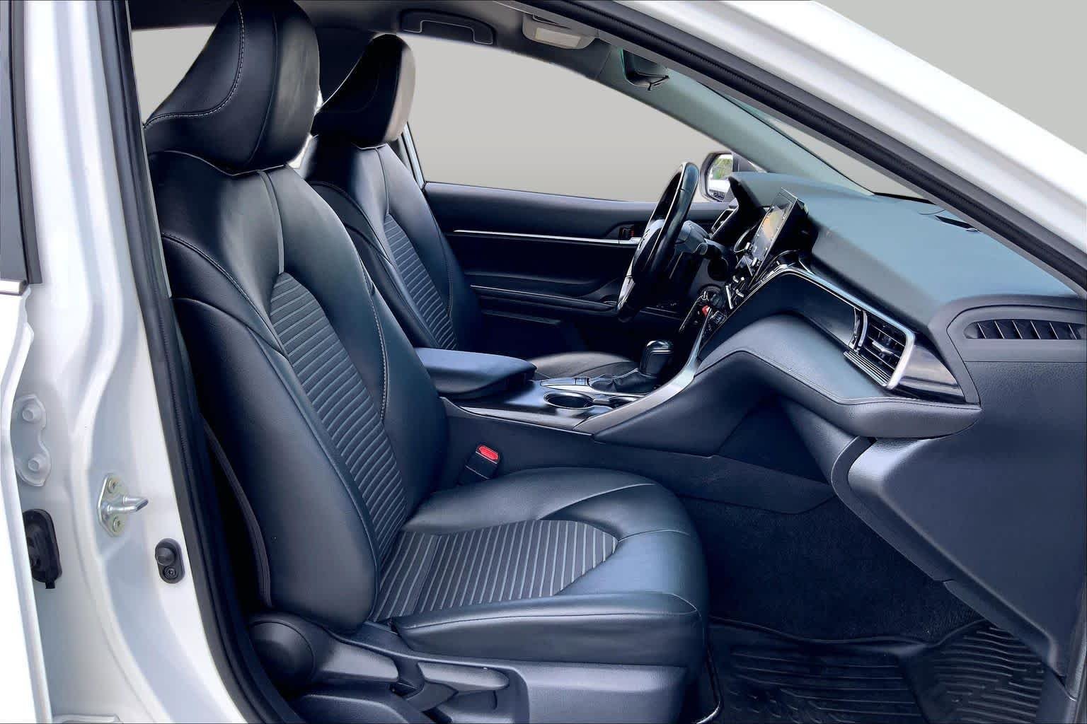 Used 2023 Ice Cap Toyota SE image 9