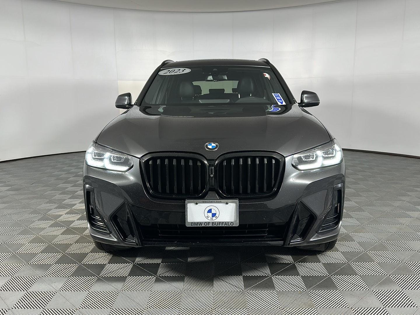 Used 2023 Dark Graphite Metallic BMW xDrive30i image 3