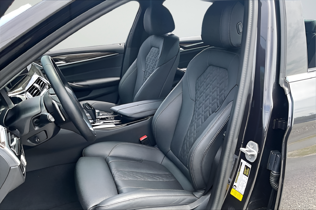 Used 2023 Gray BMW 540i image 17