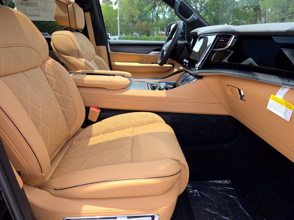 New 2026 High Gloss Black Exterior Paint Jeep Summit Reserve image 15