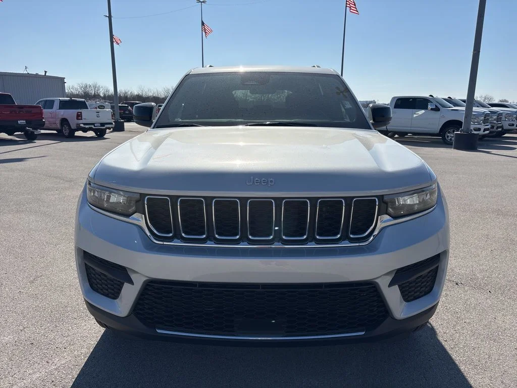 New 2026 Silver Zynith Jeep Laredo X image 8