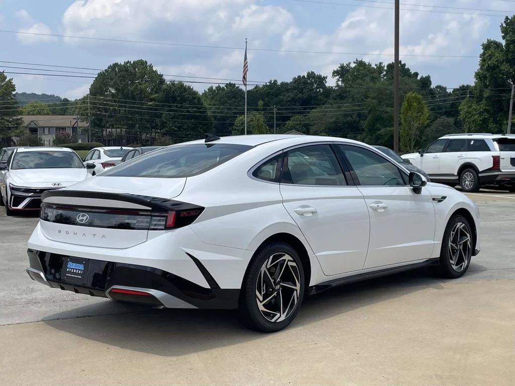 New 2026 White Hyundai SE image 3