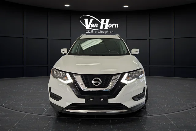 Used 2017 Nissan Rogue SV with VIN KNMAT2MVXHP541539 for sale in Stoughton, WI