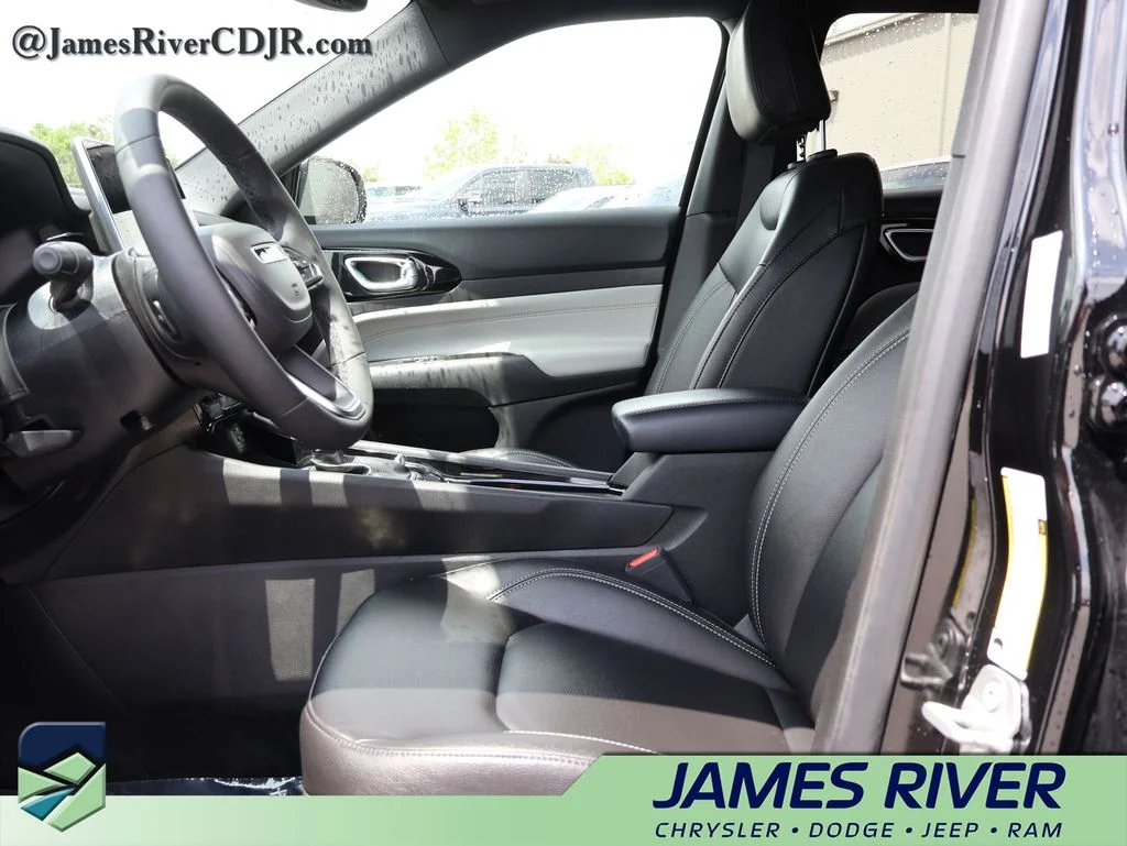 Used 2025 Black Jeep Limited image 22