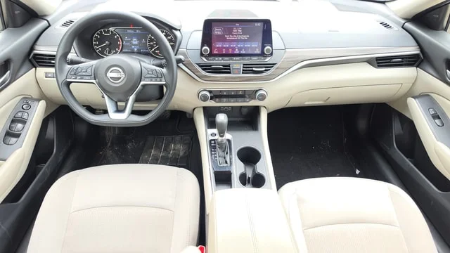 Used 2025 Super Black Clearcoat Nissan 2.5 SV image 7